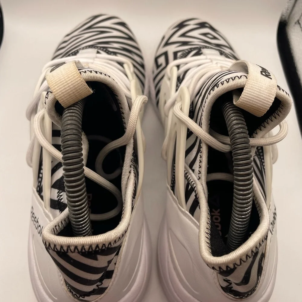 Reebok Black and White Patterned Sneakers women’s size 8.5